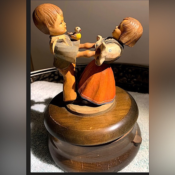 Vintage Wooden Reuge Music Box Dancing Children Love Story-🎶Love Me Tender